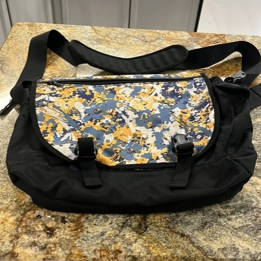L.L. Bean Black Polyester Laptop Computer Messenger crossbody Bag paint splatter